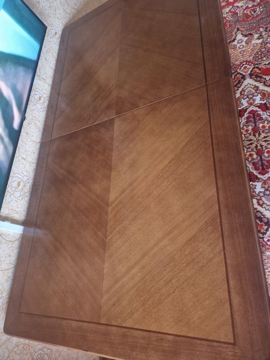 Продам дубовый стол со стульями