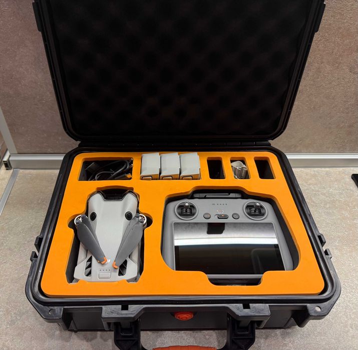 Продавам DJI MINI 4 PRO с DJI CARE като нов! ТОП