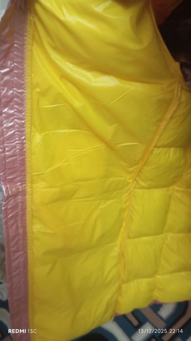 Qizaloqlar kurtkasi sotiladi ,