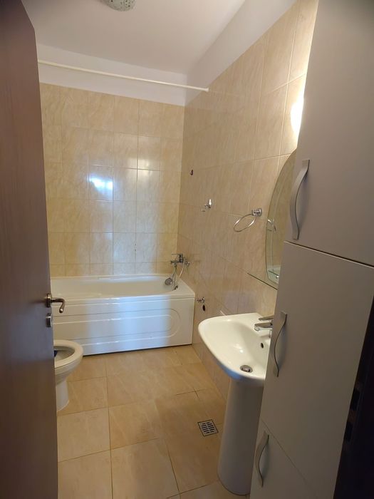 Închiriez apartament 3 camere Str. Valea Oltului