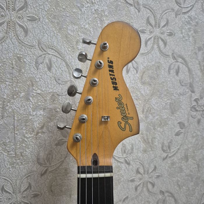 Электрогитара Squier Mustang почти фендер)