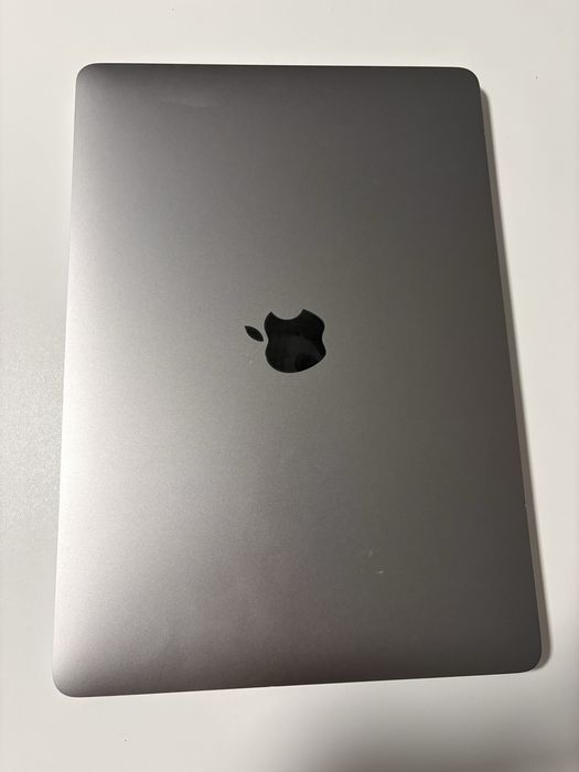Apple Macbook pro 13.3 inch 8/256 gb intel i5