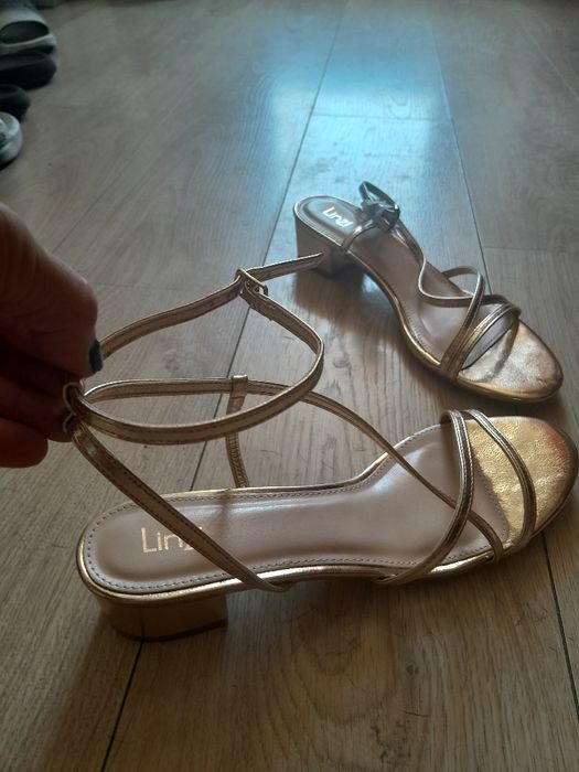 Дамски сандали златисти