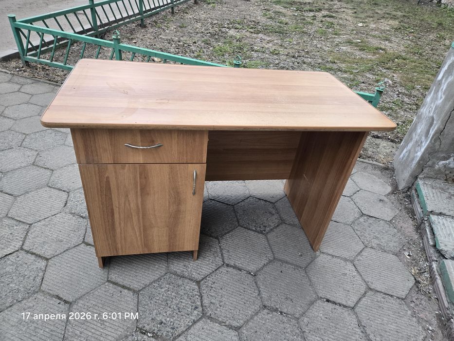 Стол офисный компьютерный