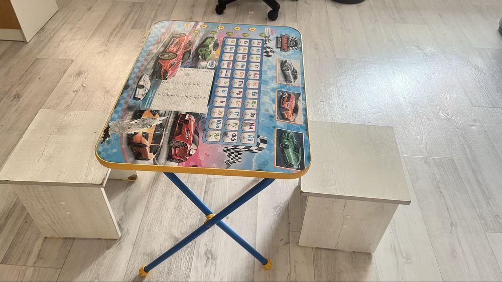 Детский стол со стульями