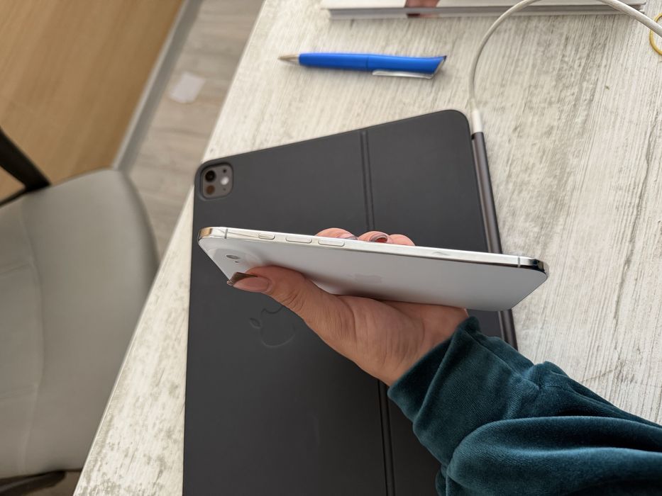 IPHONE AIR с една година гаранция към А1