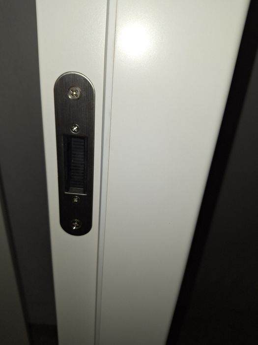 Интериорна врата 80/200 мдф с магнитна брава нова