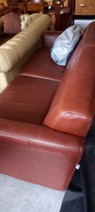 Canapea chesterfield