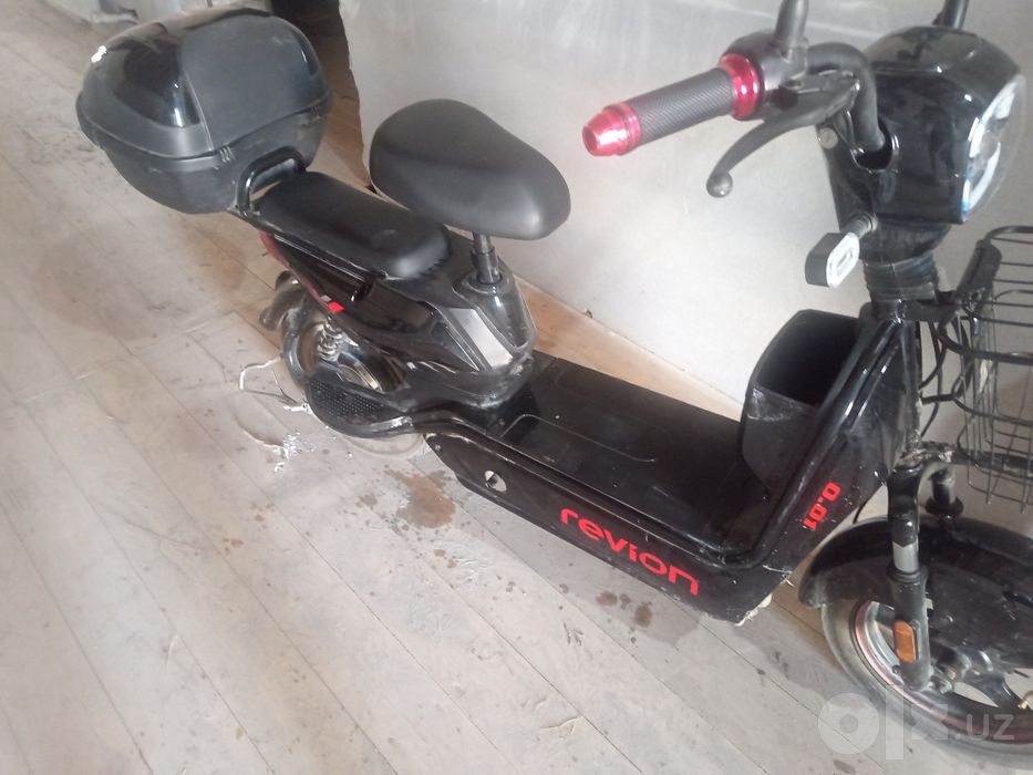 Revion Skuter sotiladi holati yaxshi yangi