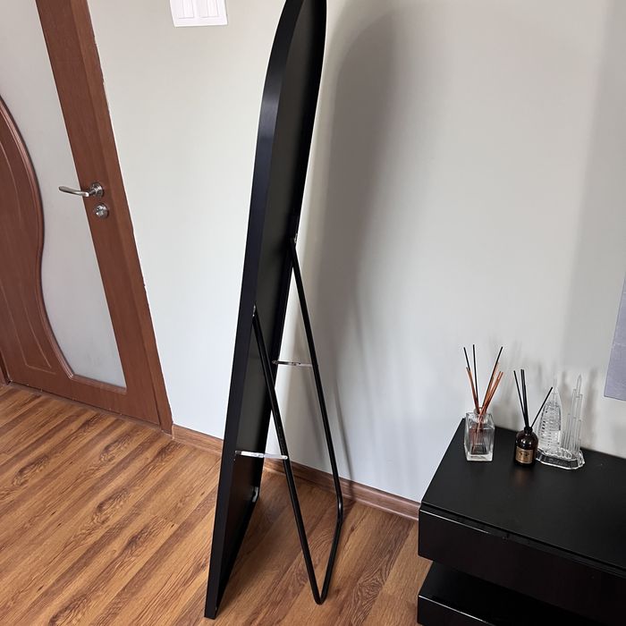 Голямо огледало със стойка