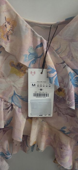 Top Zara cu volane,marimea M,culoare roz,nou,cu eticheta
