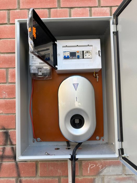 Зарядное устройство для электромобиля