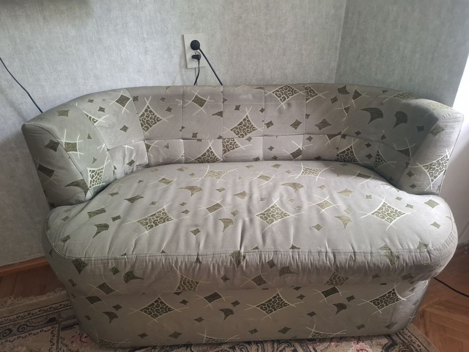 Продаю недорого Диван софу