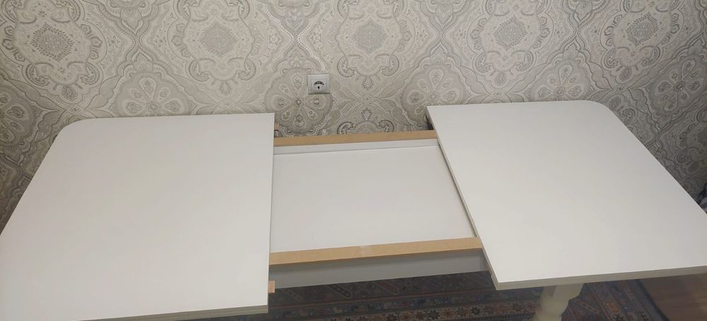 Стол обеденный белый б/у в хорошем состоянии