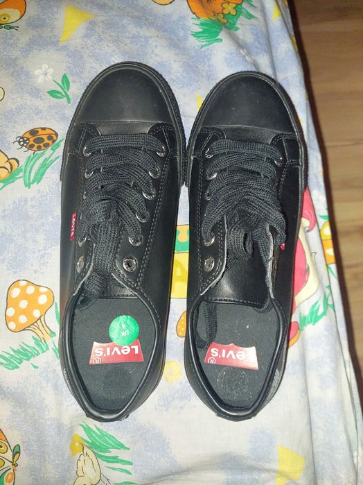 LEVIS нови оригинални 37н