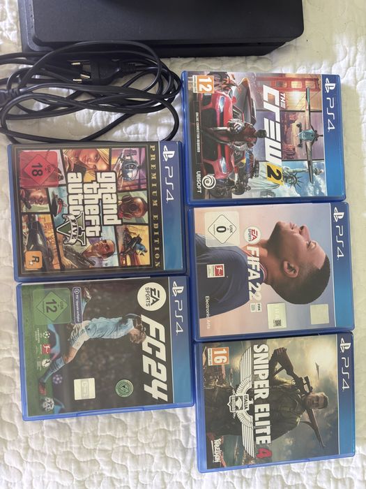 Vand sau schimb ps4 cu 2 manete si 5 jocuri