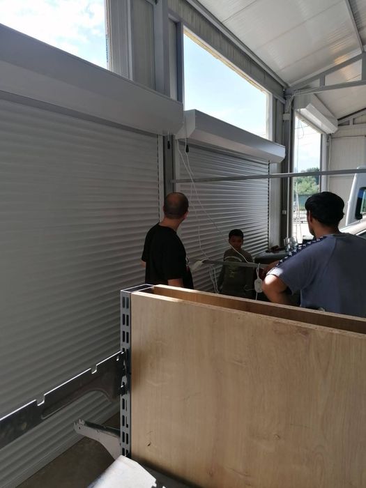 Usa de garaj rulou din aluminiu