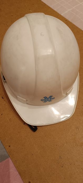 Продам строительно  монтажный каска.