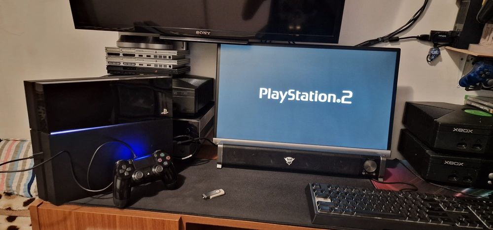 Vând Playstation 4 / Ps4 Phat Modat 500GB