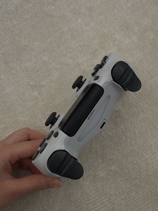 контроллер Sony DualShock 4 для PlayStation 4, белого цвета