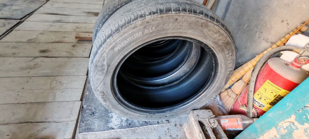 Шины 215/55/R17 продается