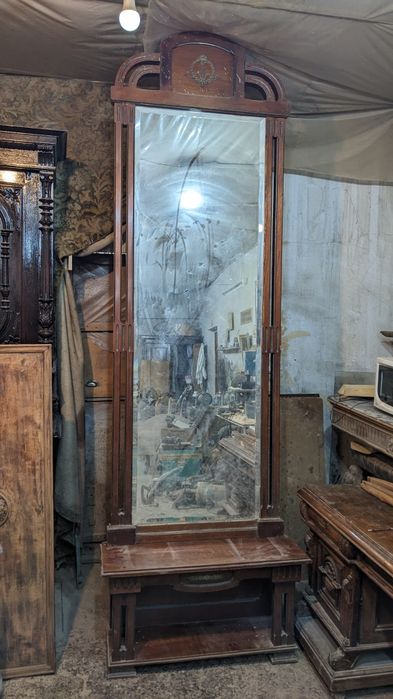 Румынский дубовый  книжный шкаф - витрина после реставрации.