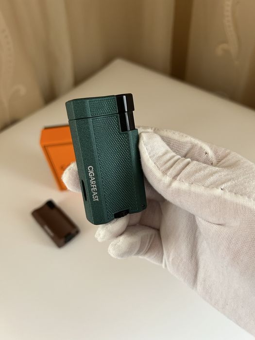 Запалка за пури с турбо пламък и вграден пънч - 2 цвята + кутия