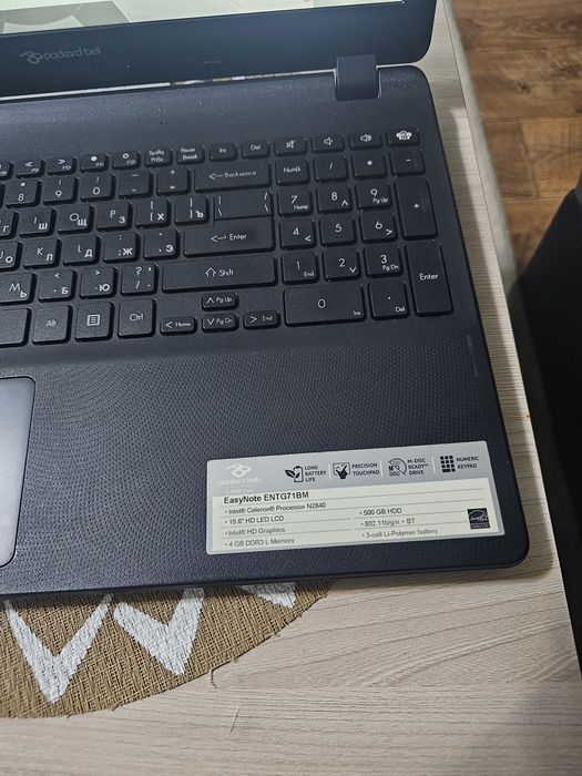 Ноутбук в рабочим состояний