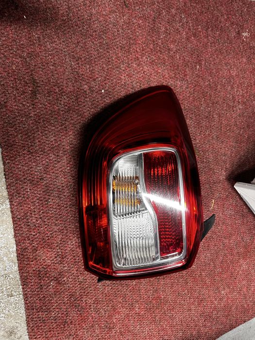 Stop stânga dacia logan.