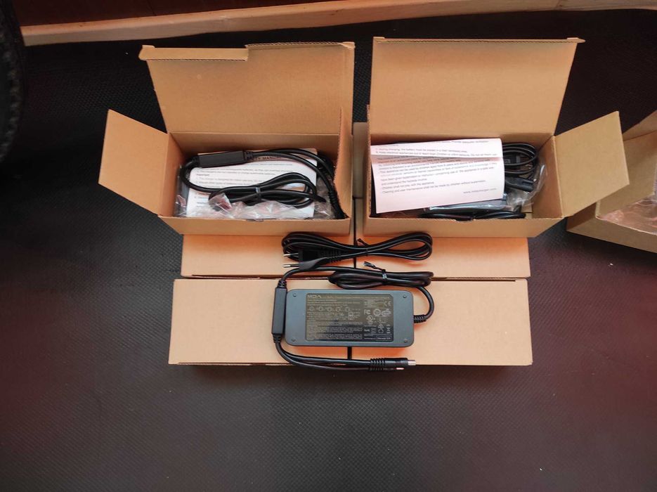 Incarcator de calitate MDA 36V/2A cu 2 mufe de incarcare