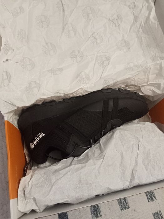 Продам новые кроссовки