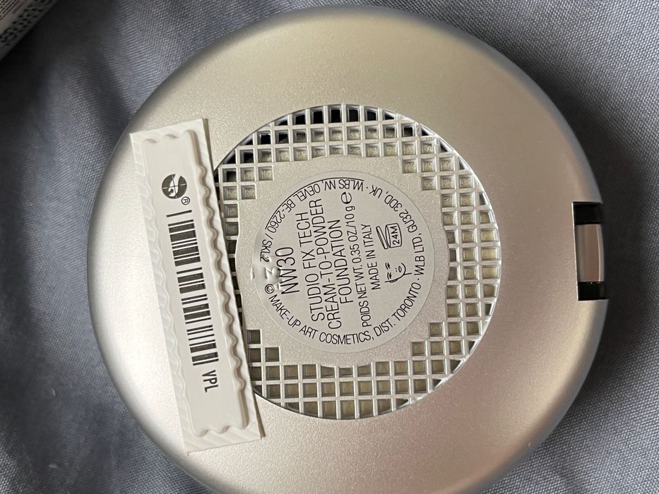 MAC studio fix tech cream-to-powder foundation NW30