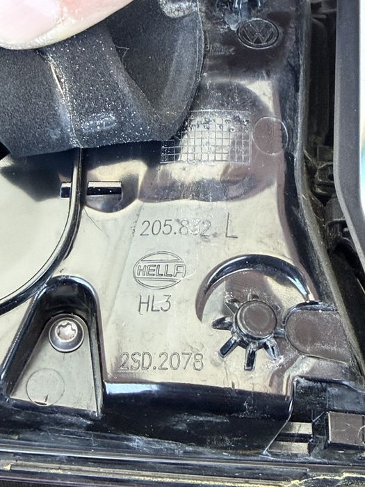 Оригинален десен вътрешен LED стоп за VW Tiguan II (след 2016) – 5NA 945 094 F