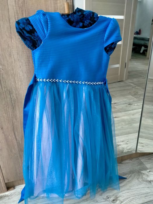 Продам платья праздничное