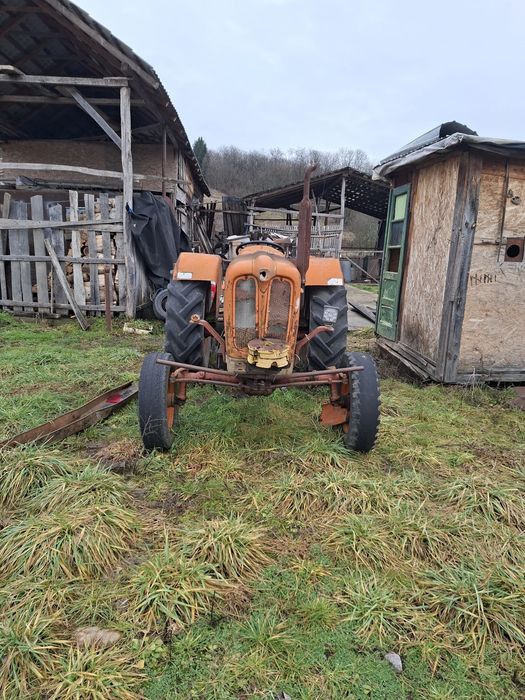 Vând tractor fiat