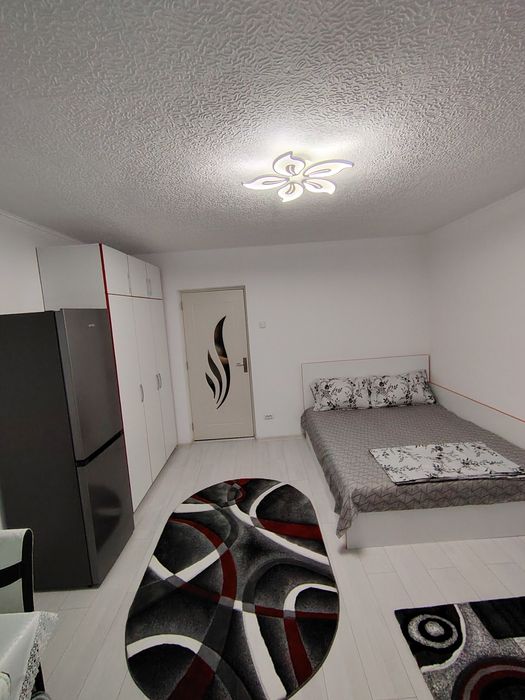 Închiriez garsoniera 30m²  piața Progresu
