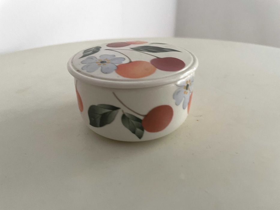vas dulceata sau depozitare camera copilului din portlan Villeroy&Boch