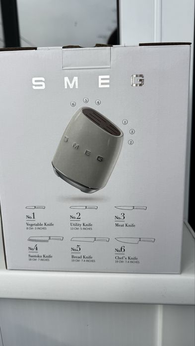 Набор ножей SMEG новый