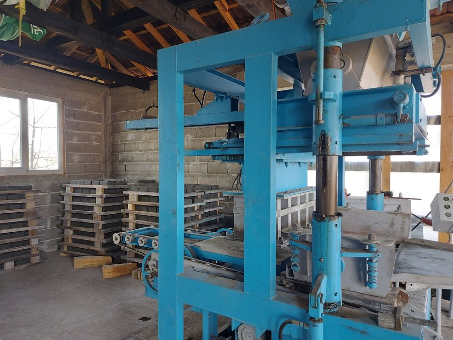 Машина за производство на тротоарни плочки