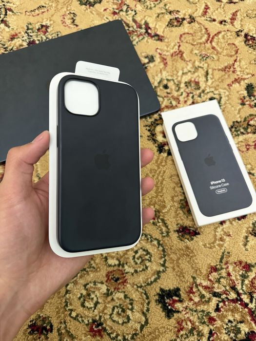 Продам Оригинальный Силиконовый Чехол на iPhone 13