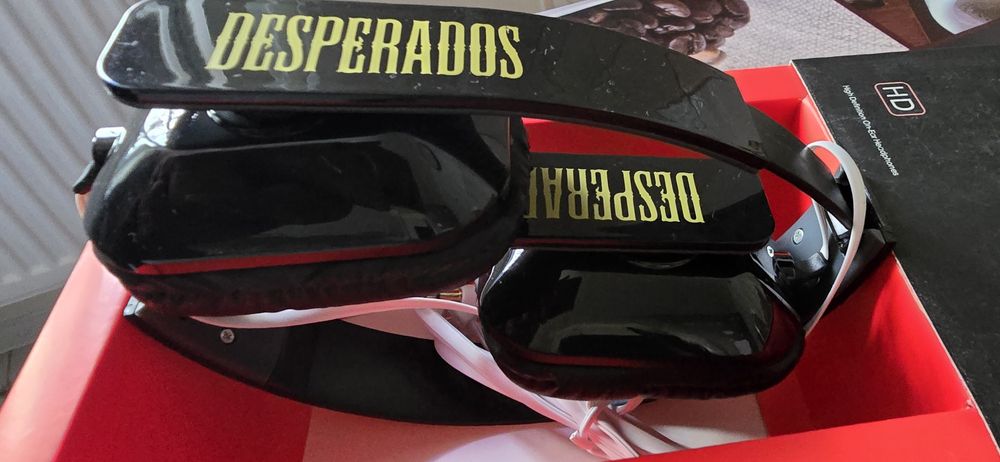 Casti noi din anul 2000