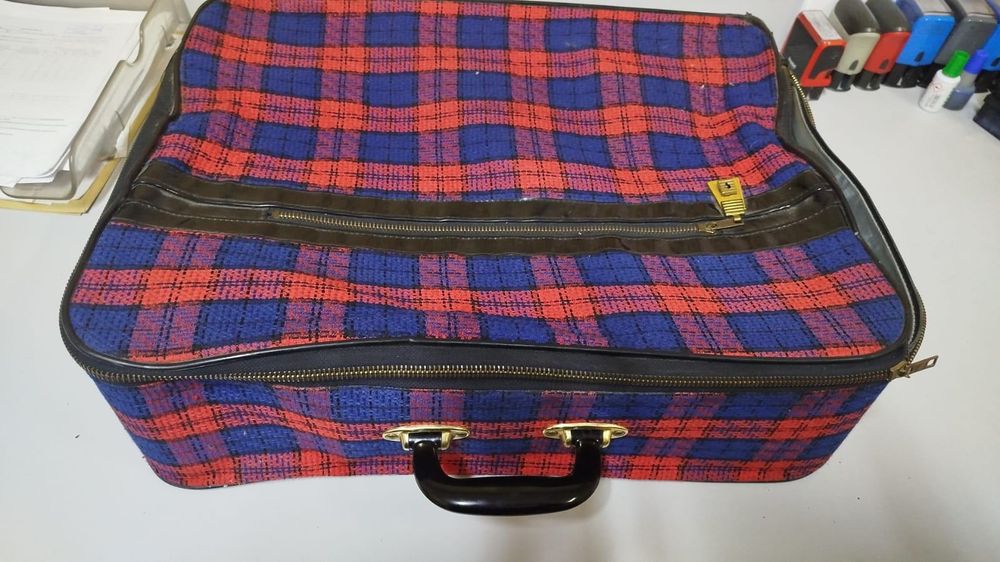 Ретро чемодан в хорошем состоянии