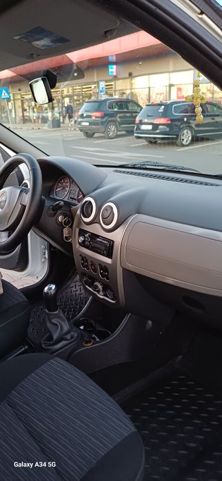 Vând Logan Facelift