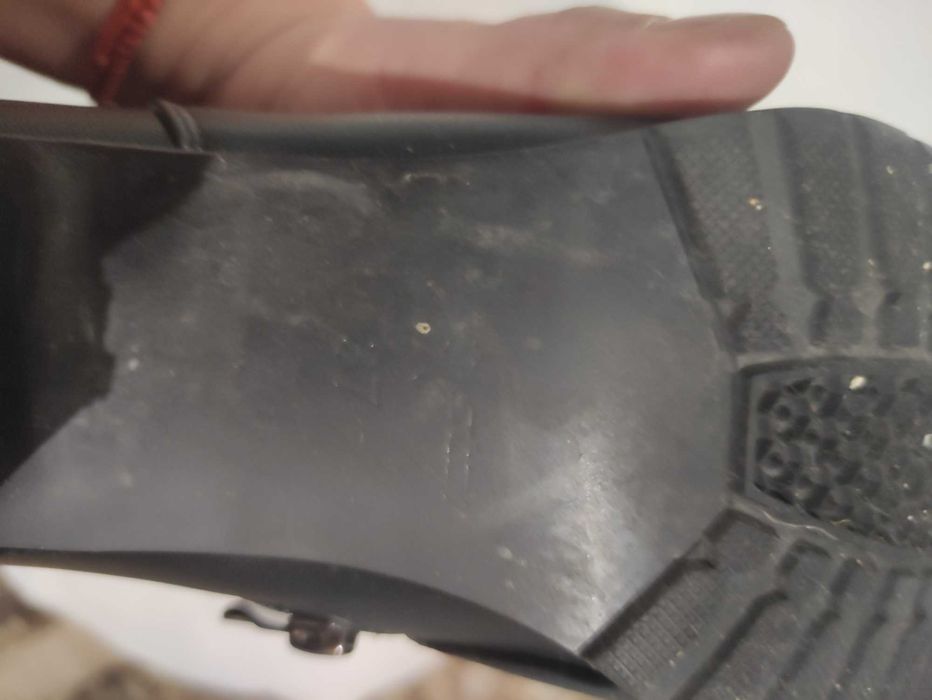 Продавам чисто нови ботуши от естествена кожа номер 37, цена 40 лева