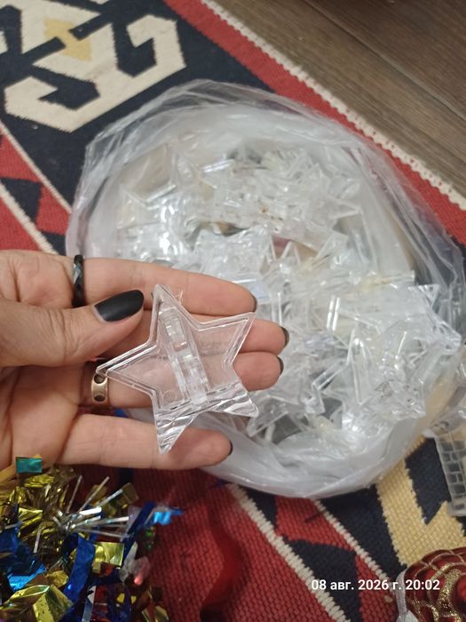Новогодние игрушки отдам