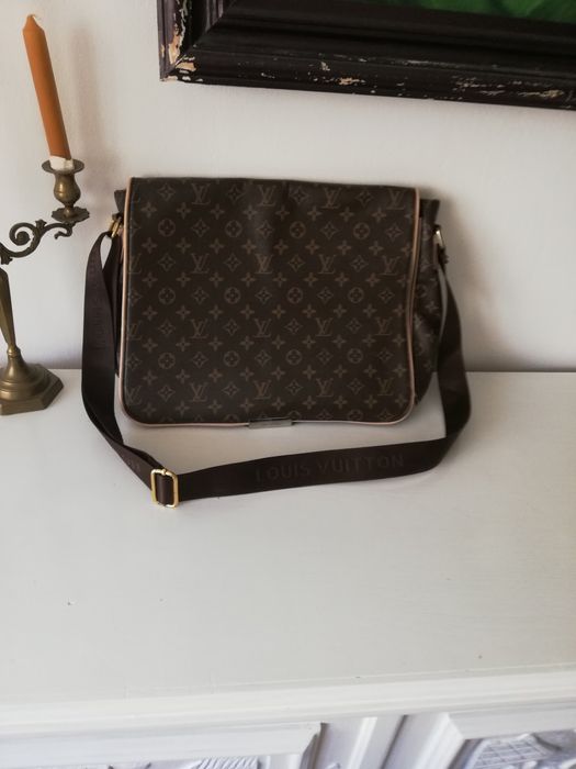 Geantă LOUIS VUITTON, model poștaș pentru LEPTOP.