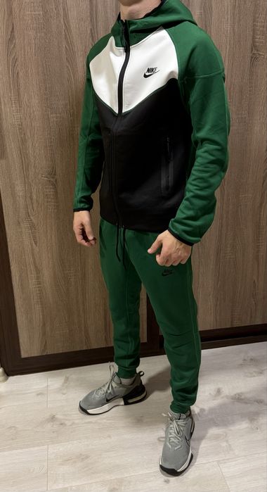 Мъжки комплекти Nike Tech Fleece