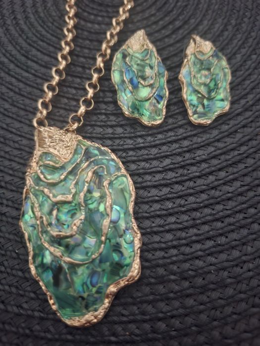 Set colier 7 cm si cercei 3.5 cm abalone placat cu aur