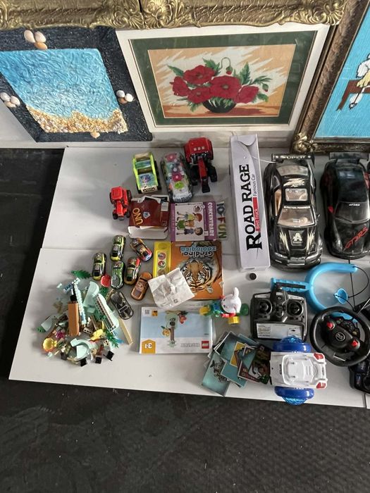 Lot jucarii la 100 lei