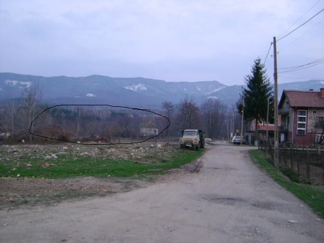 Продава се имот 8 330 кв.м./60 лв. кв.м./